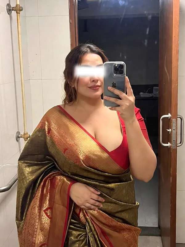 Mira, Housewife at Amritsar Queens