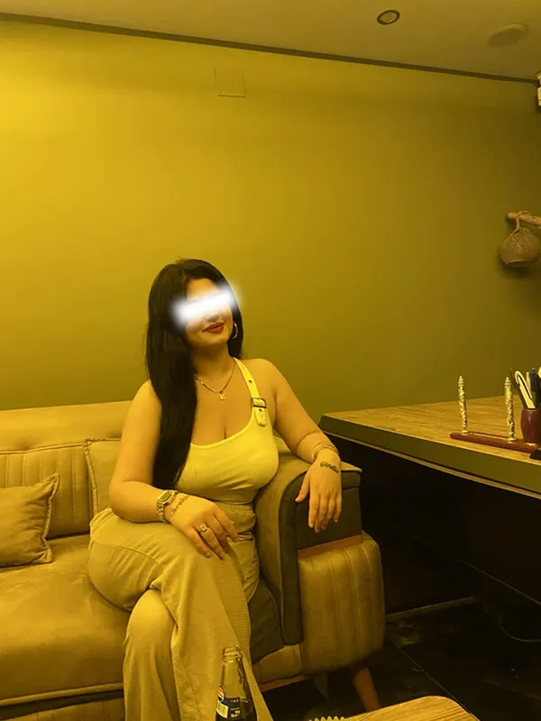 Ruhi, Salon Professional at Amritsar Queens